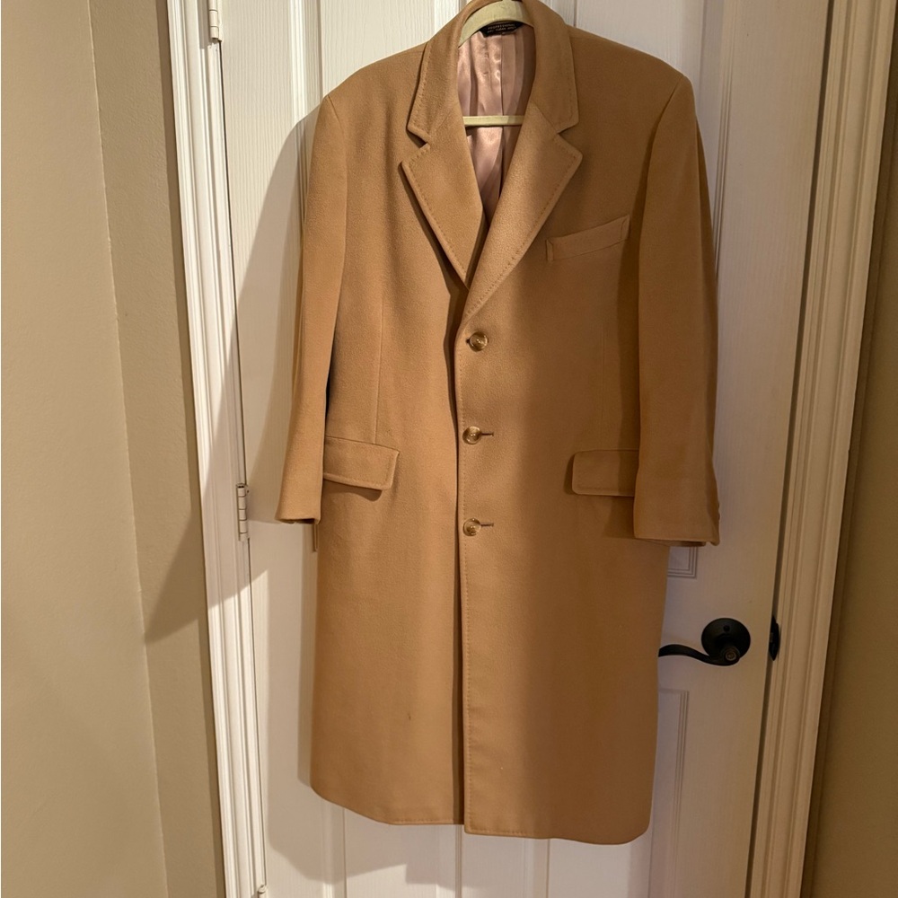 Tan Trench Coat with Notched Lapels and Tailored Design